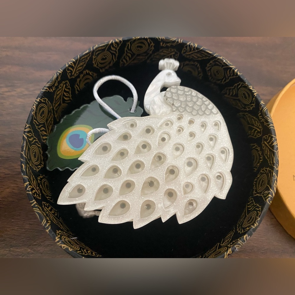 Erstwilder Brooch